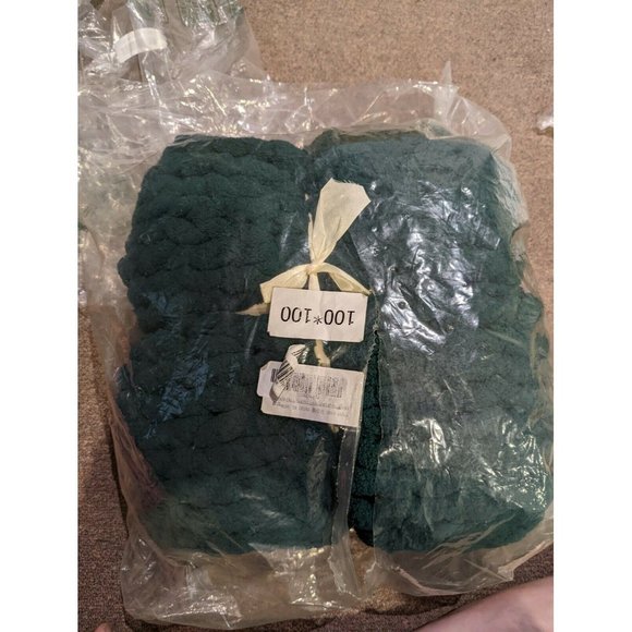 Chunky Knit Blanket Chenille Throw - Warm, Soft, & Cozy (Green 40x40in) - Picture 1 of 3
